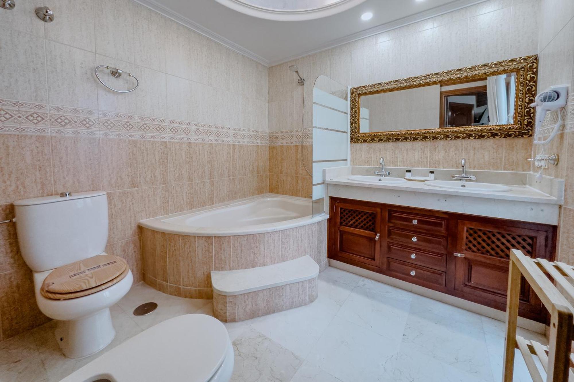 Deluxe Double or Twin Room Spa Bath,1625326971:JPEG