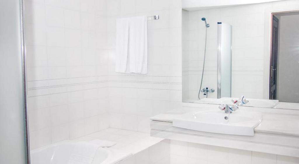 Apartamento de 3 Quartos com Vista Mar (6 Adultos)