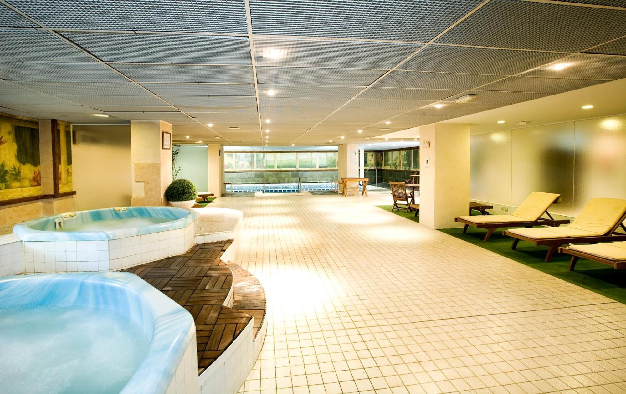One-Bedroom Apartment Spa,913762975:JPEG
