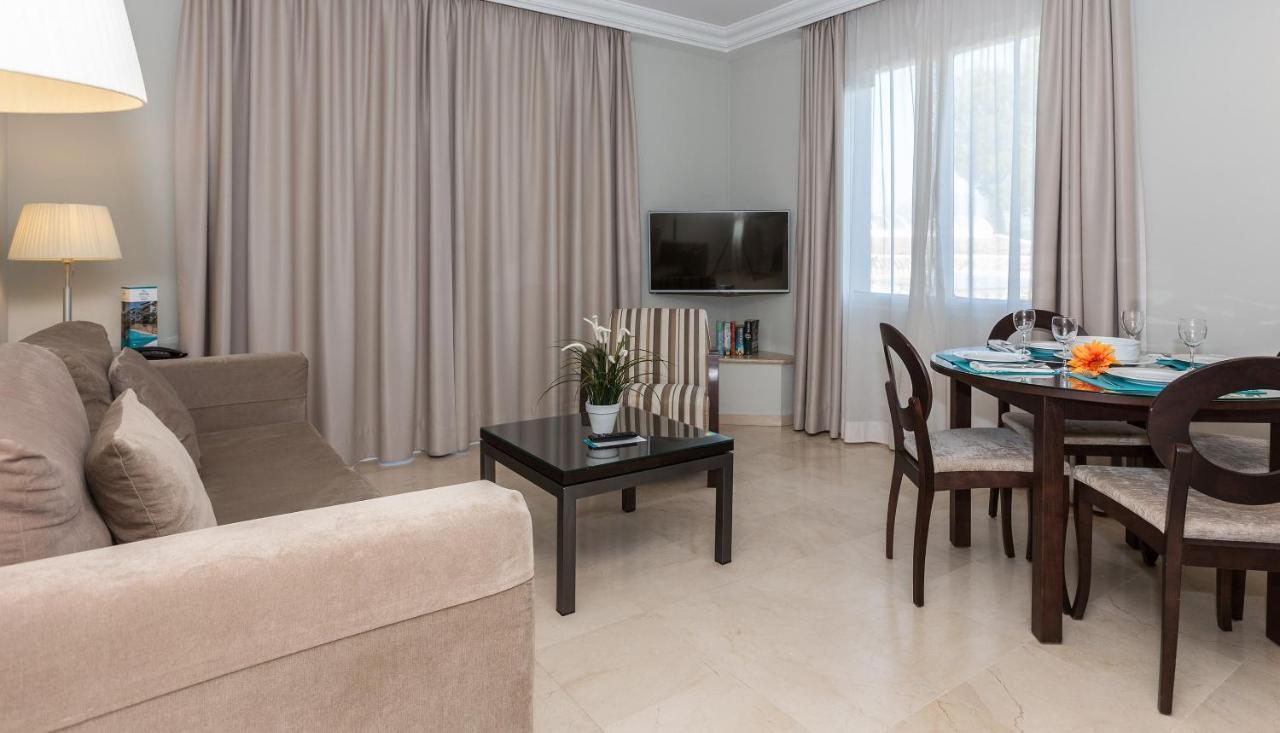 Superior One-Bedroom Apartment,761961541:JPEG