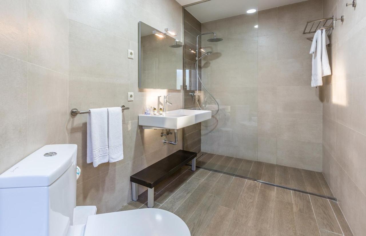 Superior One-Bedroom Apartment,761962156:JPEG